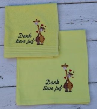 Zachtgele keukenhanddoek en theedoek met giraffen en tekst; Dank lieve juf
