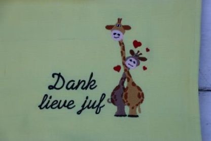 Zachtgele keukenhanddoek en theedoek met giraffen en tekst; Dank lieve juf - Afbeelding 2