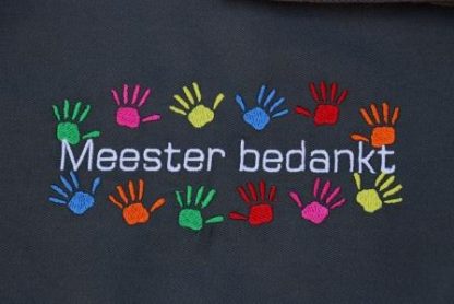 Donkergrijze keukenhanddoek en theedoek met gekleurde handjes en meester bedankt - Afbeelding 2