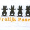 Gastendoekje wit met donkergrijze haasjes en vrolijk Pasen in geel - Afbeelding 2