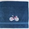 Donkerblauwe handdoek met race fiets