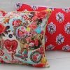 Vrolijke kussens met hertjes in het rood of met vrolijke vintage look- SALE