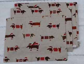Stoffen placemats met kerst-teckels