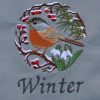 Lichtgrijze stoffen placemat met winters roodborstje en tekst Winter - Afbeelding 2