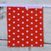 Mini vierkanten stoffen slinger voor Chris in de kleuren wit, donkergrijs en oranje. - Afbeelding 6