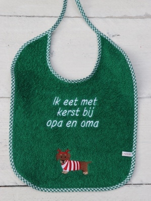 Groene kerstslab met een teckel om bij opa en oma te eten