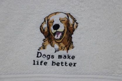 Gastendoekje crème kleur met een Golden retriever en de tekst Dogs make life better - Afbeelding 2