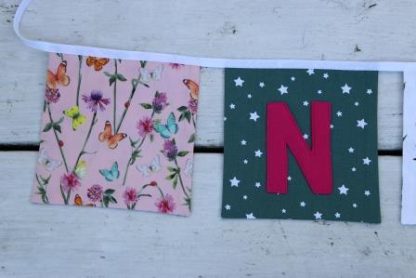 Slinger in roze,groen en wit met naam, jaar en met verwisselbare leeftijd (printjes van de vlaggen zijn soms niet meer leverbaar,wel andere printjes) - Afbeelding 8