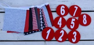 Slinger in rood,wit en blauw met naam ,is en met verwisselbare leeftijd (printjes van de vlaggen zijn soms niet meer leverbaar,wel andere printjes)