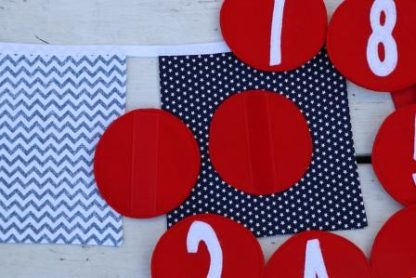 Slinger in rood,wit en blauw met naam ,is en met verwisselbare leeftijd (printjes van de vlaggen zijn soms niet meer leverbaar,wel andere printjes) - Afbeelding 4
