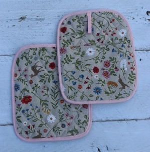 Pannenlappen met bloemetjes, hertje, vos, konijn-haal het voorjaar in huis!