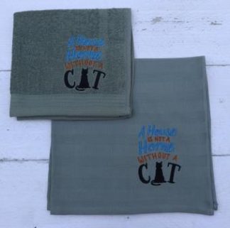 Keukenhanddoek en theedoek grijs-groen met de tekst A house is not a home without a cat