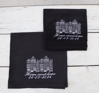 Keukenhanddoek en theedoek zwart met gevelhuisjes en Home sweet home en de gewenste datum