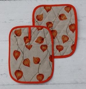 Pannenlappen met oranje lampionnen
