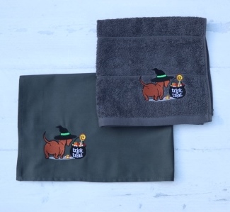 Keukenhanddoek en theedoek donkergijs met een Halloween teckel en een pot snoep Trick or treat