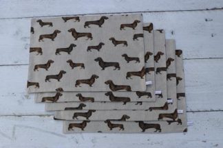 Stoffen placemats met ruwharige teckels