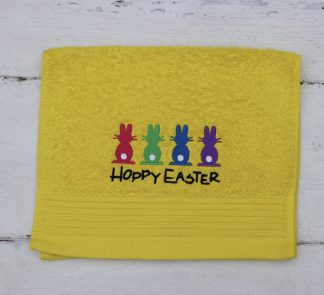 Gastendoekje geel met gekleurde haasjes en Hoppy Easter