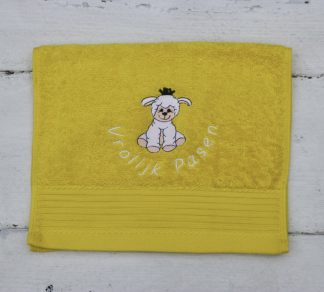 Gastendoekje geel met lammetje en Vrolijk Pasen