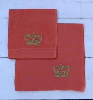 Zacht oranje keukenhanddoek en theedoek met gouden kroon