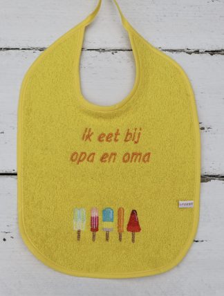 Gele slab met ijsjes om bij opa en oma te eten