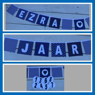 Vierkanten stoffen slinger in blauw met stippen/ruiten/sterren met de naam , verwisselbare leeftijd en jaar