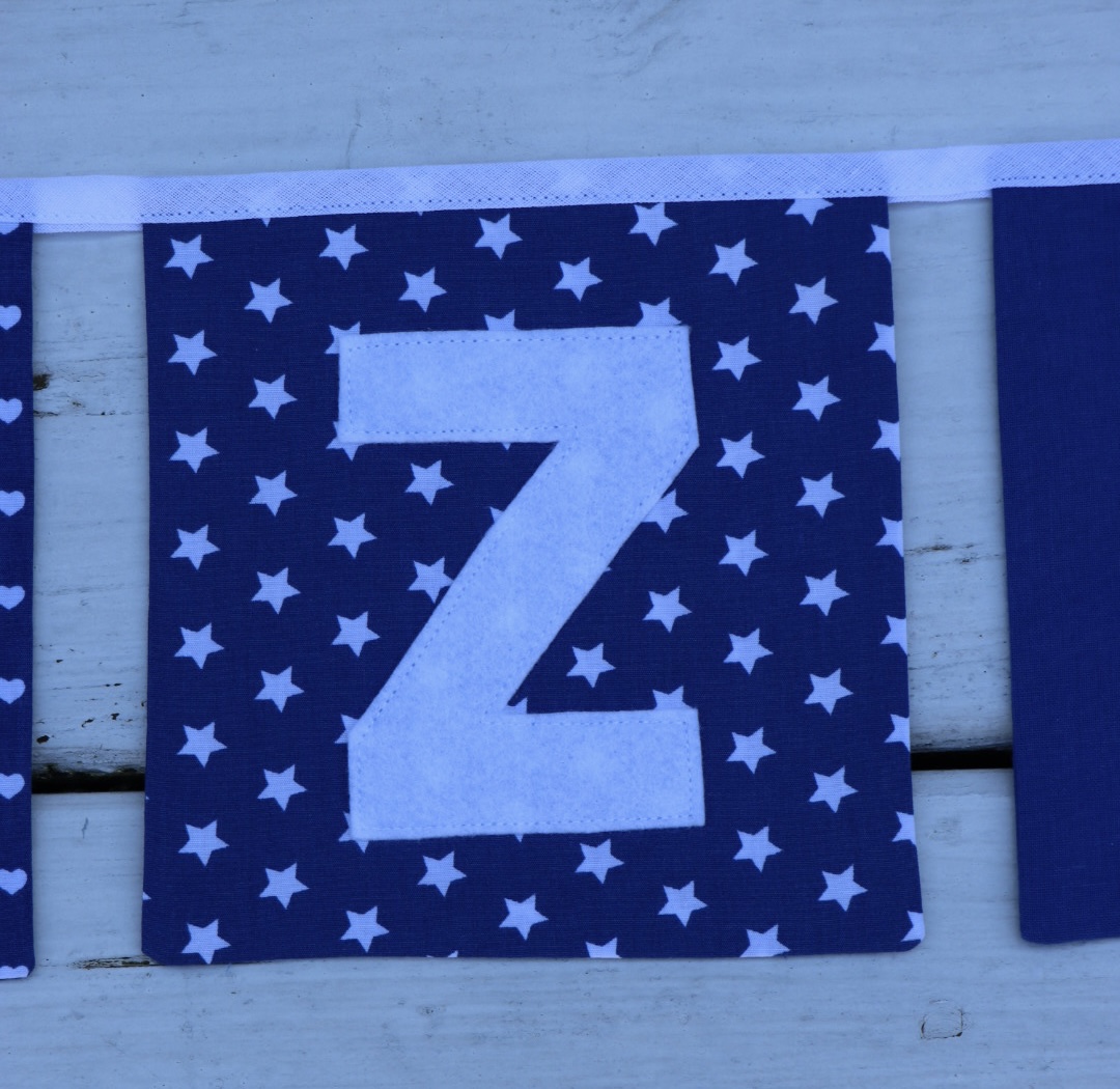 Vierkanten stoffen slinger in blauw met stippen/ruiten/sterren met de naam , verwisselbare leeftijd en jaar - Afbeelding 4
