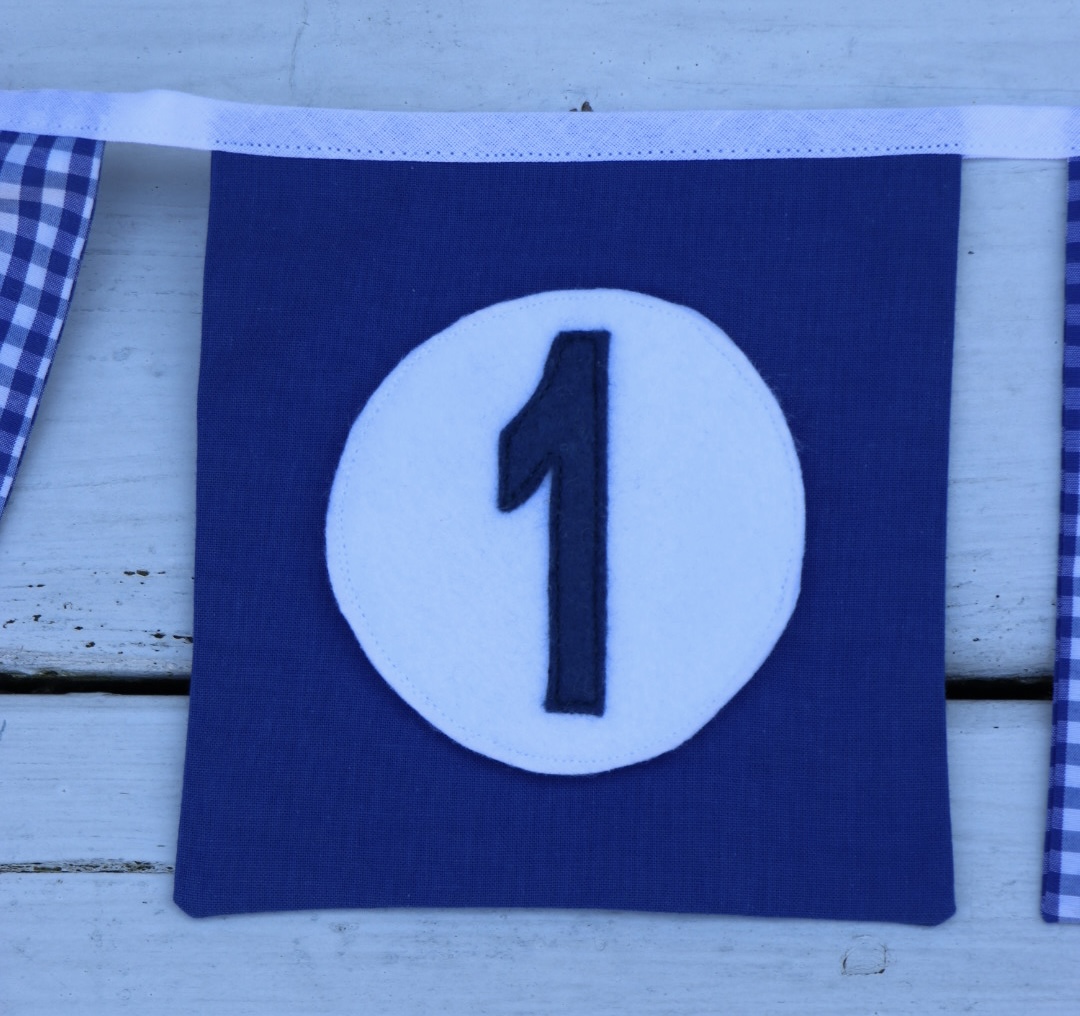 Vierkanten stoffen slinger in blauw met stippen/ruiten/sterren met de naam , verwisselbare leeftijd en jaar - Afbeelding 9