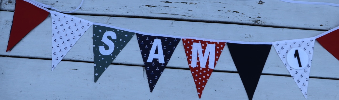 Stoffen slinger in rood, blauw en groen met naam-verwisselbaar cijfer 1-5 en jaar en extra vlaggen aan de zijkant - Afbeelding 3