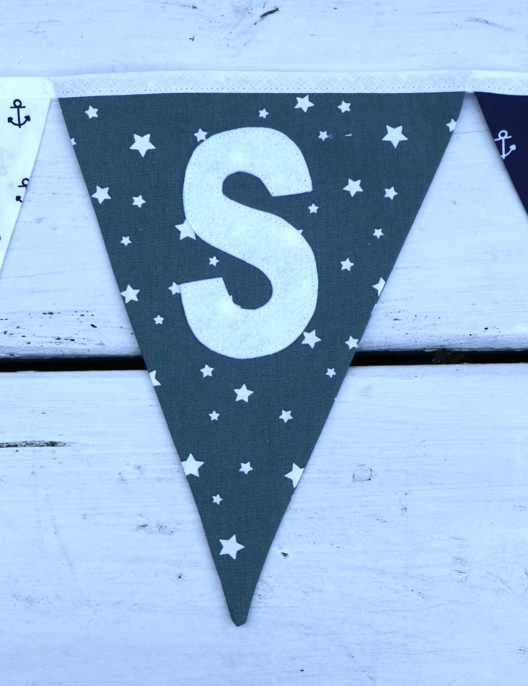 Stoffen slinger in rood, blauw en groen met naam-verwisselbaar cijfer 1-5 en jaar en extra vlaggen aan de zijkant - Afbeelding 5