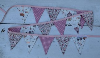 Stoffen mini slingertje in zacht roze ,met boerderij dieren stof en bloemetjes